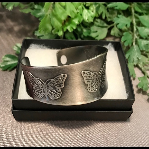 Silver metal cuff bracelet - Picture 2 of 4